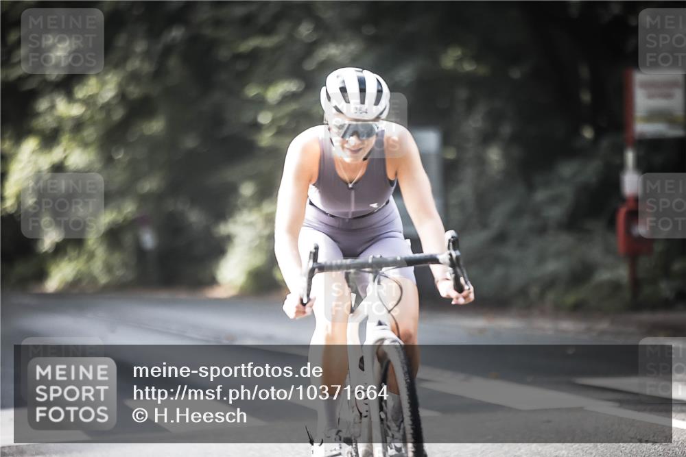13.09.2026 - Stadtparktriathlon H.Heesch http://msf.ph/oto/10371664 13.09.2026 10:51:18 Radfahren 364, 534, 556 meine-sportfotos.de
