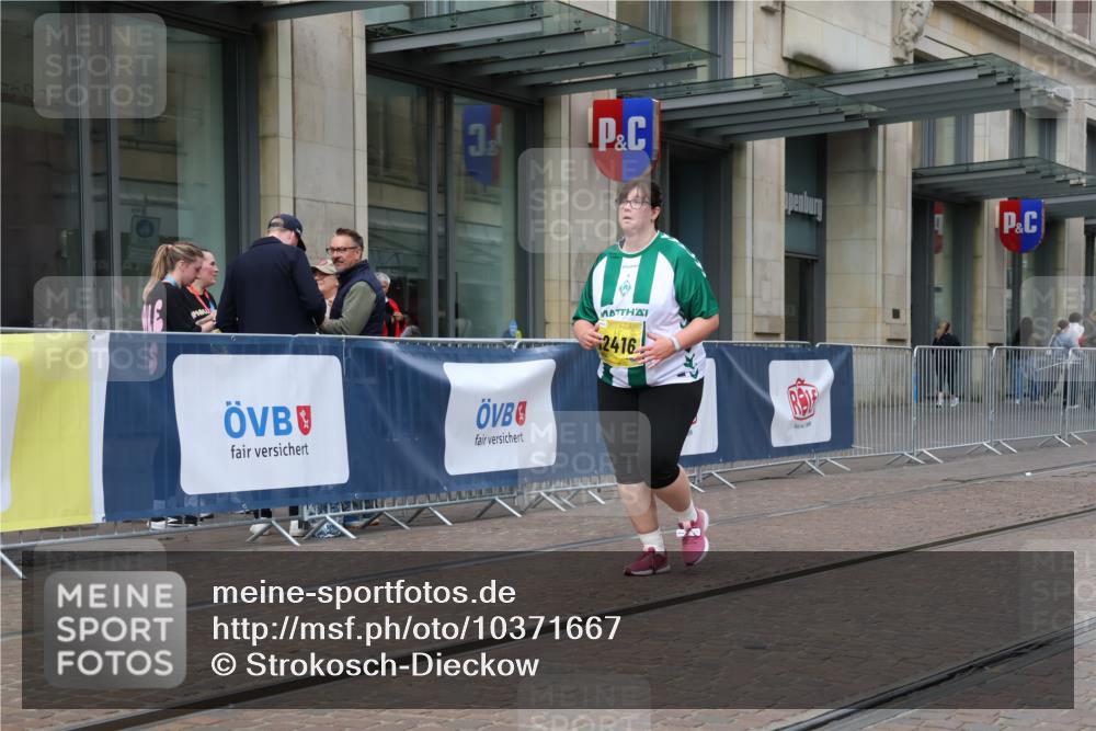 13.09.2026 - 21. swb-Marathon Bremen Strokosch-Dieckow http://msf.ph/oto/10371667 13.09.2026 11:32:28 Ziel 12416 meine-sportfotos.de