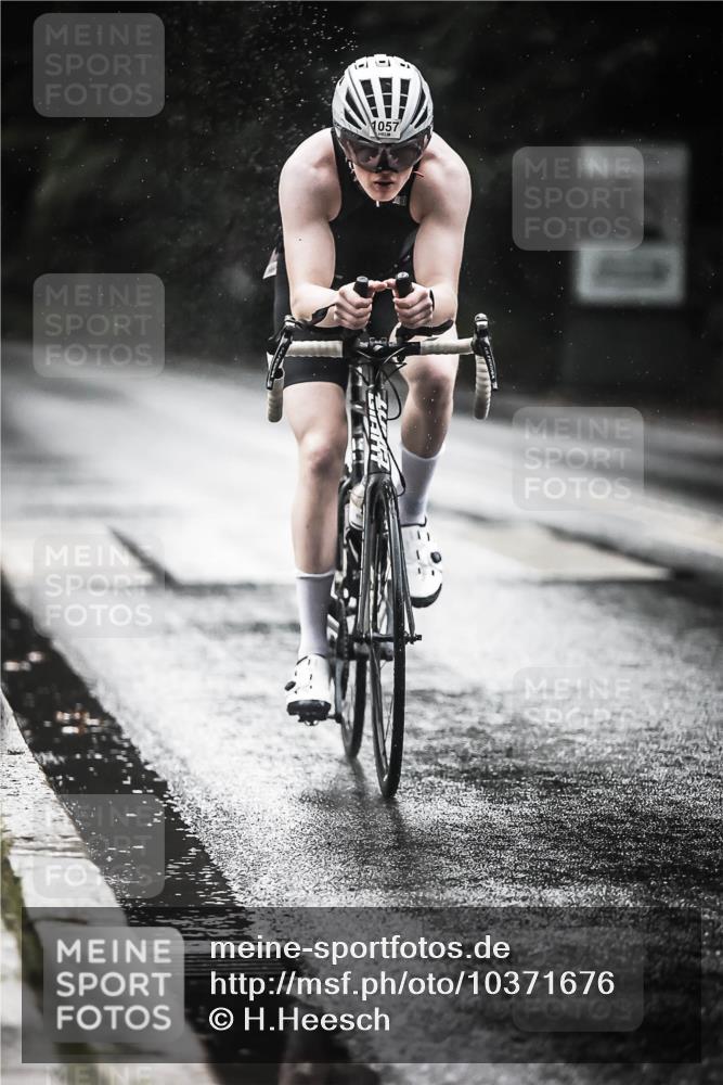 13.09.2026 - Stadtparktriathlon H.Heesch http://msf.ph/oto/10371676 13.09.2026 12:07:12 Radfahren 803, 851, 902, 971, 1035, 1055, 1057, 1061 meine-sportfotos.de