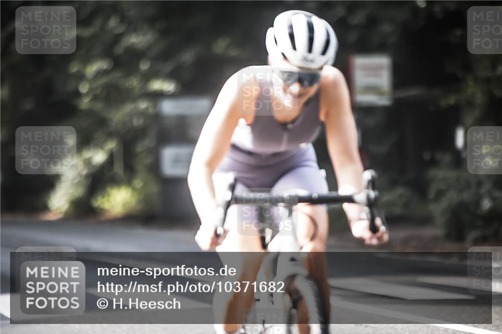 13.09.2026 - Stadtparktriathlon H.Heesch http://msf.ph/oto/10371682 13.09.2026 10:51:19 Radfahren 364, 534, 556 meine-sportfotos.de