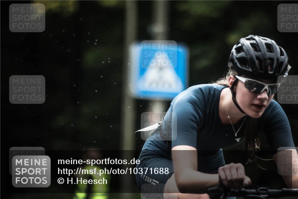 13.09.2026 - Stadtparktriathlon H.Heesch http://msf.ph/oto/10371688 13.09.2026 13:26:22 Radfahren 1338, 1387, 1421, 1422, 1456 meine-sportfotos.de