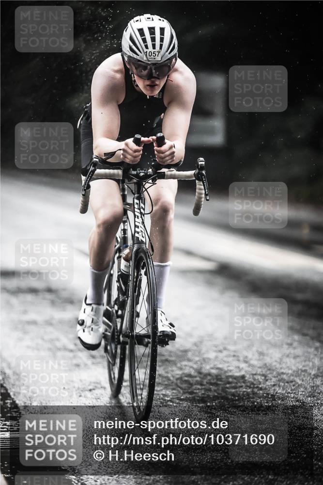 13.09.2026 - Stadtparktriathlon H.Heesch http://msf.ph/oto/10371690 13.09.2026 12:07:12 Radfahren 803, 851, 902, 971, 1035, 1055, 1057, 1061 meine-sportfotos.de
