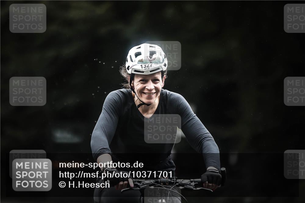 13.09.2026 - Stadtparktriathlon H.Heesch http://msf.ph/oto/10371701 13.09.2026 13:26:30 Radfahren 1327 meine-sportfotos.de
