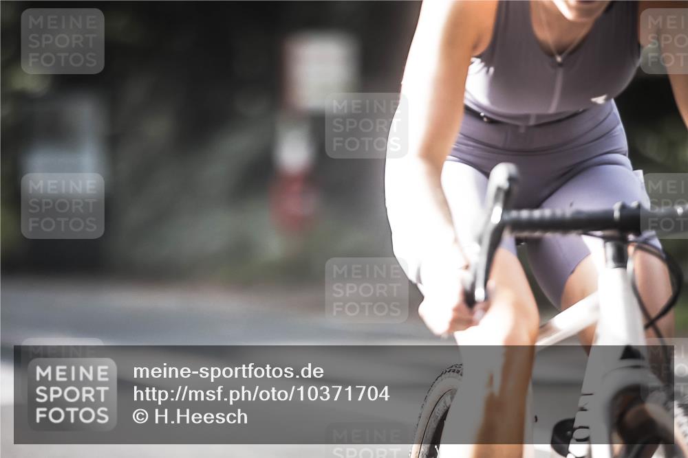 13.09.2026 - Stadtparktriathlon H.Heesch http://msf.ph/oto/10371704 13.09.2026 10:51:19 Radfahren 364, 534, 556 meine-sportfotos.de
