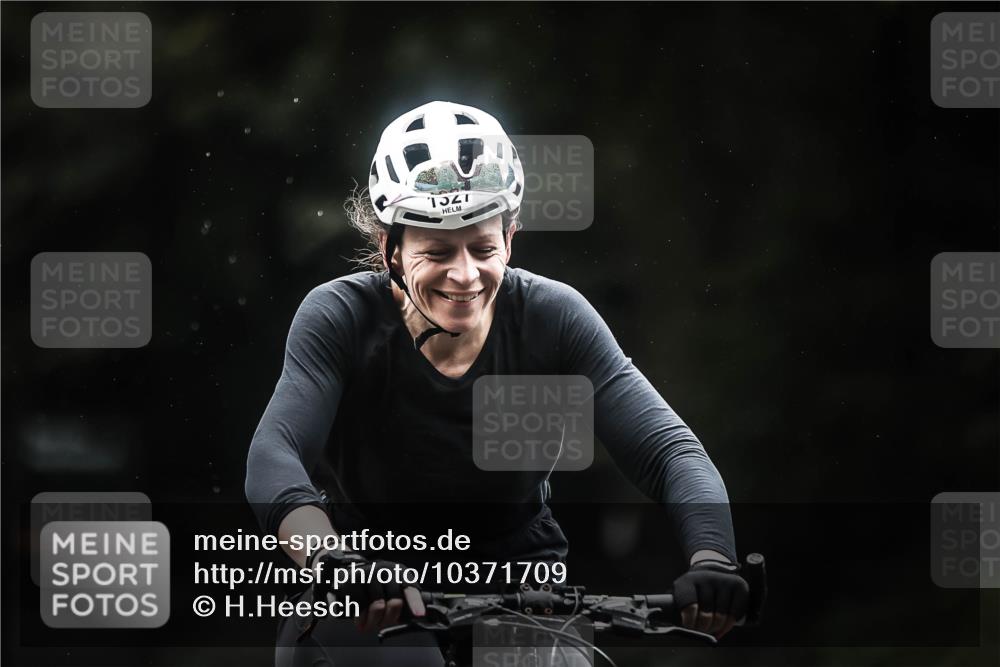 13.09.2026 - Stadtparktriathlon H.Heesch http://msf.ph/oto/10371709 13.09.2026 13:26:31 Radfahren 1327 meine-sportfotos.de