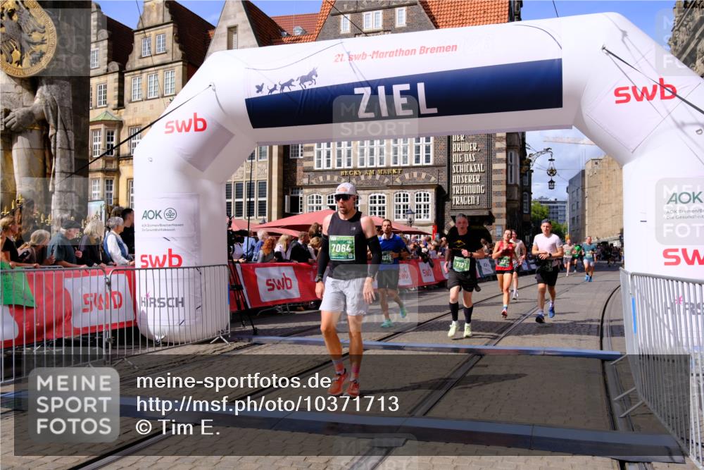 13.09.2026 - 21. swb-Marathon Bremen Tim E. http://msf.ph/oto/10371713 13.09.2026 13:09:01 Ziel 715, 3110, 3276, 3330, 4033, 5377, 6842, 6906, 7064, 7121, 8555, 9240, 9411, 9702, 9867, 9906 meine-sportfotos.de