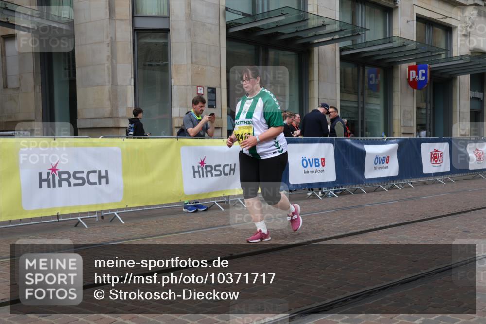 13.09.2026 - 21. swb-Marathon Bremen Strokosch-Dieckow http://msf.ph/oto/10371717 13.09.2026 11:32:29 Ziel 12416 meine-sportfotos.de
