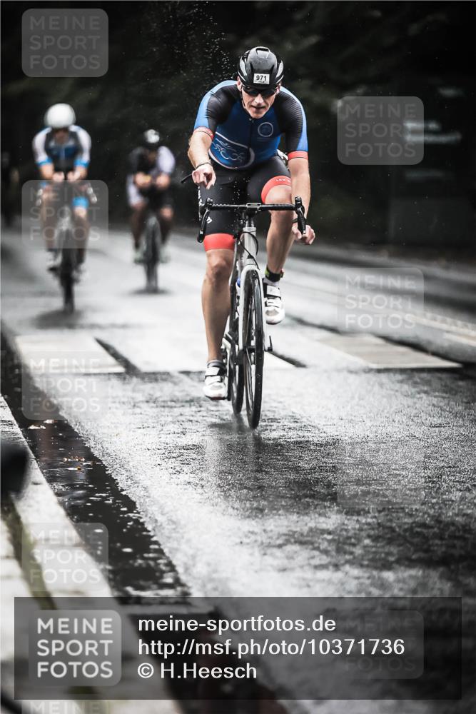 13.09.2026 - Stadtparktriathlon H.Heesch http://msf.ph/oto/10371736 13.09.2026 12:07:17 Radfahren 971, 975, 1055, 1057 meine-sportfotos.de