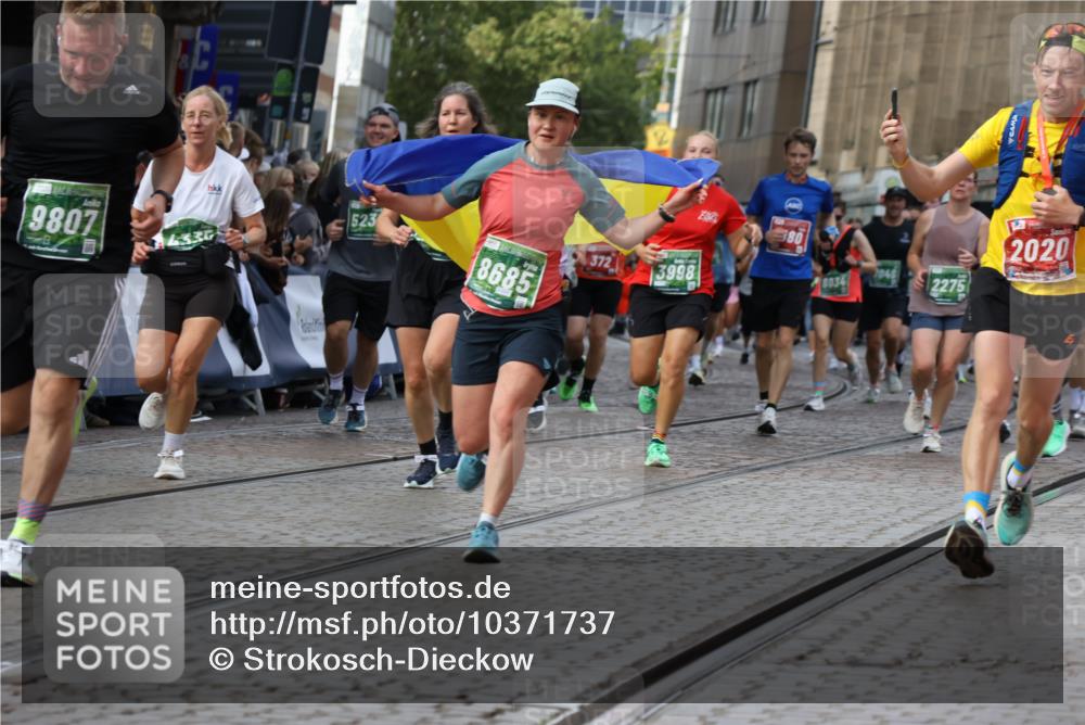13.09.2026 - 21. swb-Marathon Bremen Strokosch-Dieckow http://msf.ph/oto/10371737 13.09.2026 13:36:45 Ziel 164, 372, 900, 1738, 1880, 2467, 2673, 2692, 2700, 2731, 2823, 3067, 3410, 3585, 3591, 4006, 4049, 4182, 4216, 4643, 4989, 5781, 6527, 6642, 6778, 7249, 7344, 7379, 7808, 7865, 8511, 8525, 8731, 8905, 8941, 9427, 9899, 10068, 10070, 13038, 551, 813, 843, 1641, 1849, 2241, 2275, 2930, 3122, 3541, 3635, 3787, 3874, 3909, 3998, 4261, 4335, 4410, 5236, 5355, 5447, 6056, 6269, 6408, 6966, 7046, 7398, 7445, 7640, 8034, 8498, 8685, 9331 meine-sportfotos.de