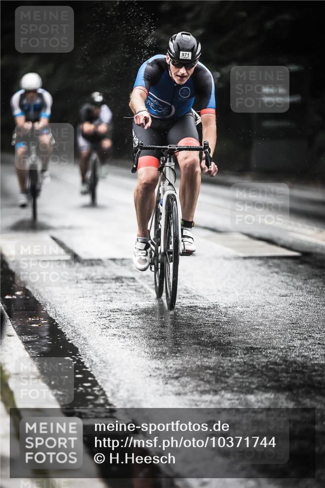 13.09.2026 - Stadtparktriathlon H.Heesch http://msf.ph/oto/10371744 13.09.2026 12:07:17 Radfahren 971, 975, 1055, 1057 meine-sportfotos.de