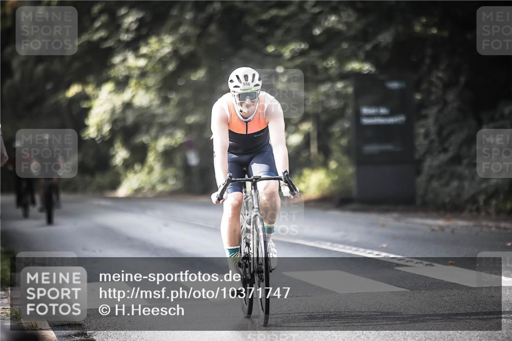 13.09.2026 - Stadtparktriathlon H.Heesch http://msf.ph/oto/10371747 13.09.2026 10:51:23 Radfahren 357, 364, 556 meine-sportfotos.de