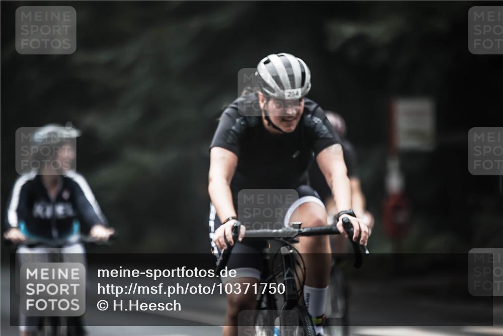 13.09.2026 - Stadtparktriathlon H.Heesch http://msf.ph/oto/10371750 13.09.2026 10:21:29 Radfahren 220, 268, 294, 296, 303, 321, 326, 331, 363, 392, 413 meine-sportfotos.de