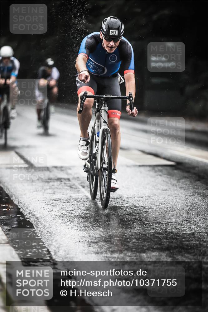 13.09.2026 - Stadtparktriathlon H.Heesch http://msf.ph/oto/10371755 13.09.2026 12:07:17 Radfahren 971, 975, 1055, 1057 meine-sportfotos.de