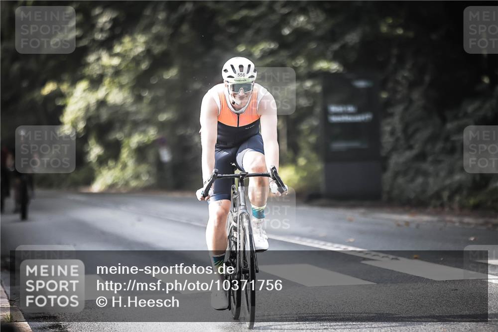 13.09.2026 - Stadtparktriathlon H.Heesch http://msf.ph/oto/10371756 13.09.2026 10:51:23 Radfahren 357, 364, 556 meine-sportfotos.de