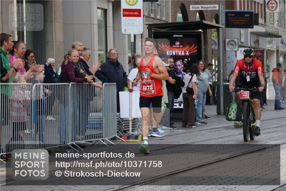 13.09.2026 - 21. swb-Marathon Bremen Strokosch-Dieckow http://msf.ph/oto/10371758 13.09.2026 12:08:51 Ziel 133, 1878 meine-sportfotos.de