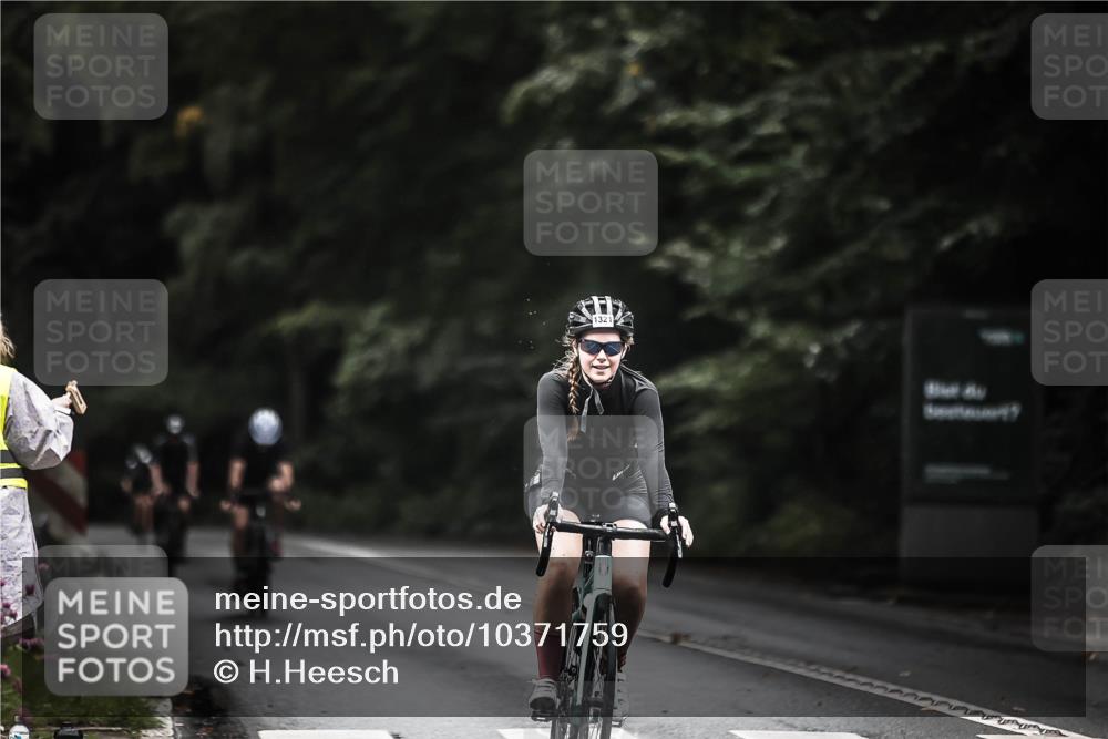 13.09.2026 - Stadtparktriathlon H.Heesch http://msf.ph/oto/10371759 13.09.2026 13:26:43 Radfahren 1321, 1329, 1374, 1380 meine-sportfotos.de