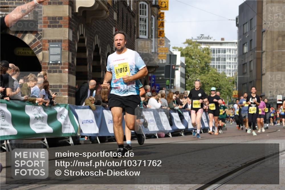 13.09.2026 - 21. swb-Marathon Bremen Strokosch-Dieckow http://msf.ph/oto/10371762 13.09.2026 11:01:26 Ziel 10093, 10428, 10639, 10753, 10892, 10964, 10965, 11049, 11116, 11260, 11306, 11428, 11540, 11681, 11682, 11728, 11751, 11816, 11850, 12085, 12116, 12241, 12245, 12283, 12390, 12391, 12428, 10181, 10251, 10332, 10497, 10560, 11075, 11150, 11305, 11324, 11467, 11550, 11551, 11666, 11788, 11798, 11985, 11986, 12047 meine-sportfotos.de