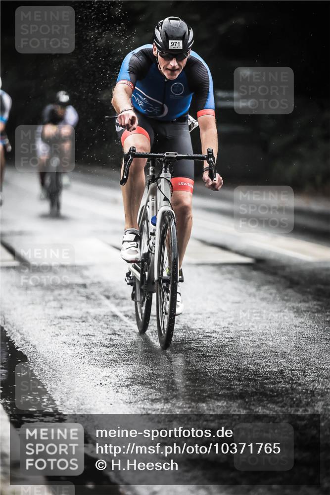 13.09.2026 - Stadtparktriathlon H.Heesch http://msf.ph/oto/10371765 13.09.2026 12:07:17 Radfahren 971, 975, 1055, 1057 meine-sportfotos.de