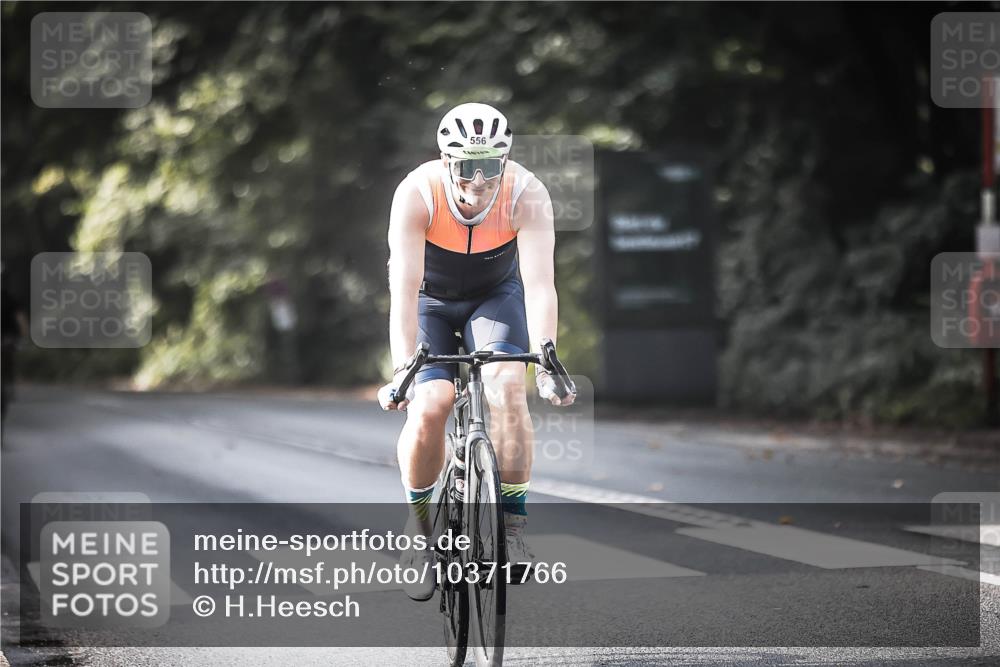 13.09.2026 - Stadtparktriathlon H.Heesch http://msf.ph/oto/10371766 13.09.2026 10:51:23 Radfahren 357, 364, 556 meine-sportfotos.de
