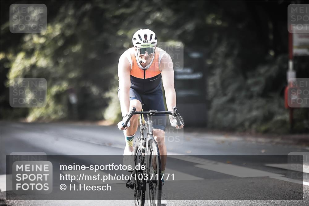 13.09.2026 - Stadtparktriathlon H.Heesch http://msf.ph/oto/10371771 13.09.2026 10:51:23 Radfahren 357, 364, 556 meine-sportfotos.de