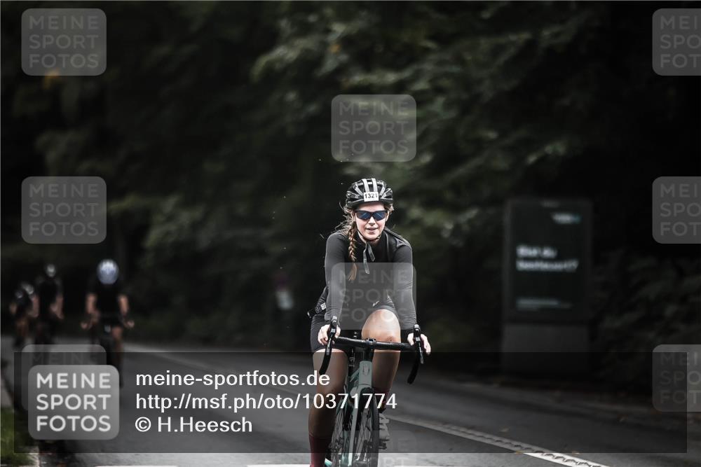 13.09.2026 - Stadtparktriathlon H.Heesch http://msf.ph/oto/10371774 13.09.2026 13:26:43 Radfahren 1321, 1329, 1374, 1380 meine-sportfotos.de