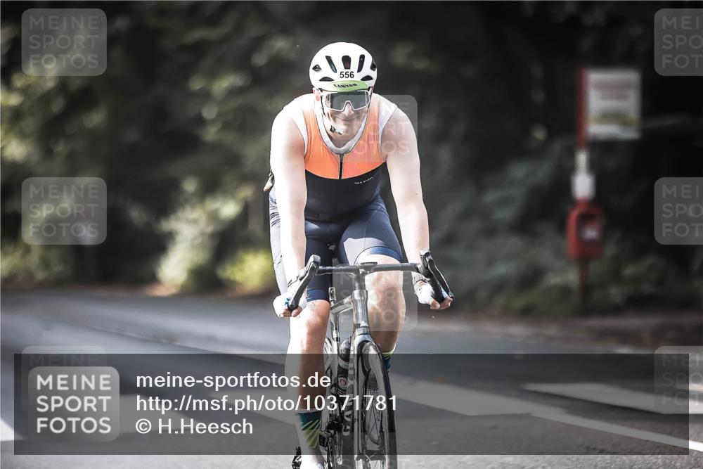 13.09.2026 - Stadtparktriathlon H.Heesch http://msf.ph/oto/10371781 13.09.2026 10:51:23 Radfahren 357, 364, 556 meine-sportfotos.de