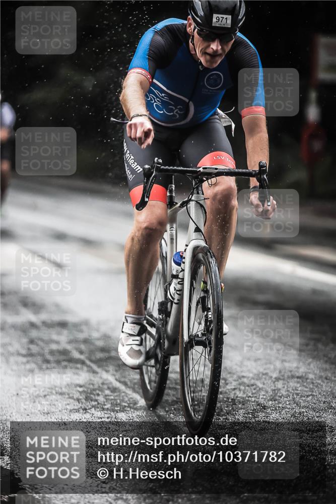 13.09.2026 - Stadtparktriathlon H.Heesch http://msf.ph/oto/10371782 13.09.2026 12:07:17 Radfahren 971, 975, 1055, 1057 meine-sportfotos.de