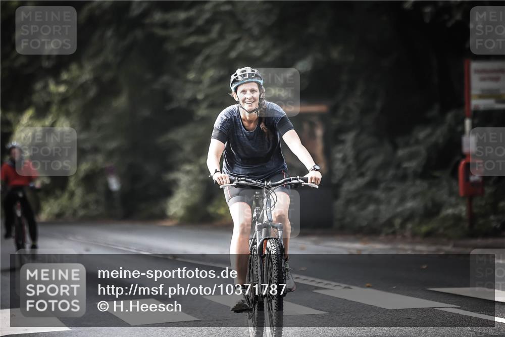 13.09.2026 - Stadtparktriathlon H.Heesch http://msf.ph/oto/10371787 13.09.2026 10:51:28 Radfahren 357, 556 meine-sportfotos.de