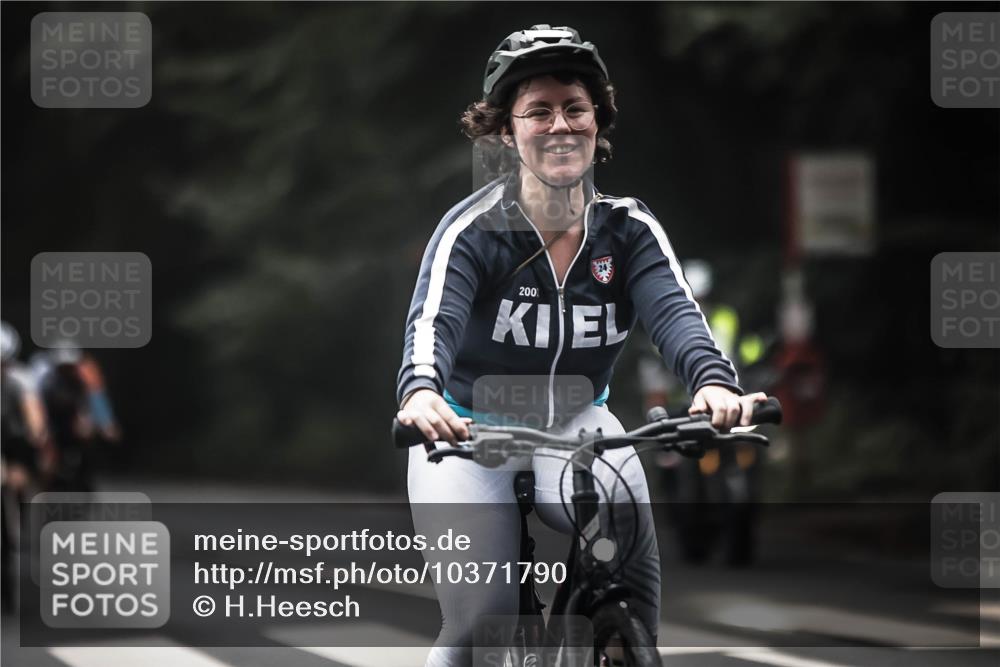 13.09.2026 - Stadtparktriathlon H.Heesch http://msf.ph/oto/10371790 13.09.2026 10:21:30 Radfahren 220, 239, 268, 294, 296, 303, 321, 326, 363, 401, 413 meine-sportfotos.de