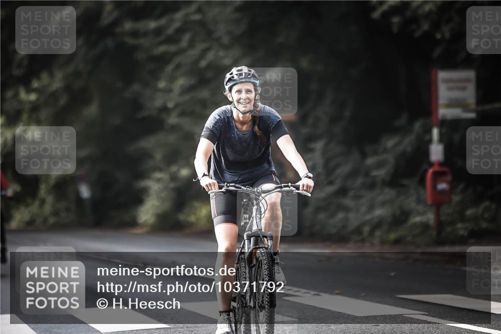 13.09.2026 - Stadtparktriathlon H.Heesch http://msf.ph/oto/10371792 13.09.2026 10:51:29 Radfahren 275, 357, 556 meine-sportfotos.de