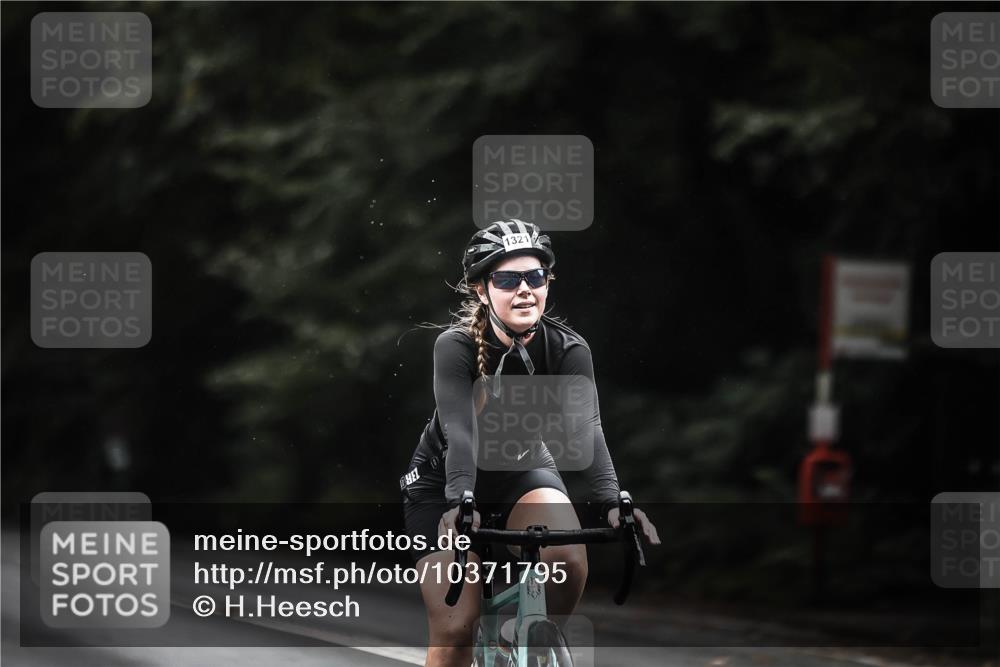 13.09.2026 - Stadtparktriathlon H.Heesch http://msf.ph/oto/10371795 13.09.2026 13:26:43 Radfahren 1321, 1329, 1374, 1380 meine-sportfotos.de