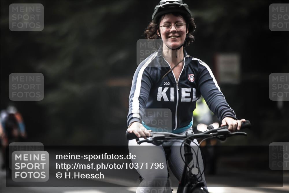 13.09.2026 - Stadtparktriathlon H.Heesch http://msf.ph/oto/10371796 13.09.2026 10:21:30 Radfahren 220, 239, 268, 294, 296, 303, 321, 326, 363, 401, 413 meine-sportfotos.de