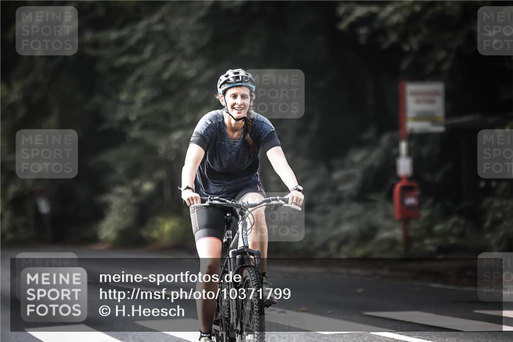 13.09.2026 - Stadtparktriathlon H.Heesch http://msf.ph/oto/10371799 13.09.2026 10:51:29 Radfahren 275, 357, 556 meine-sportfotos.de