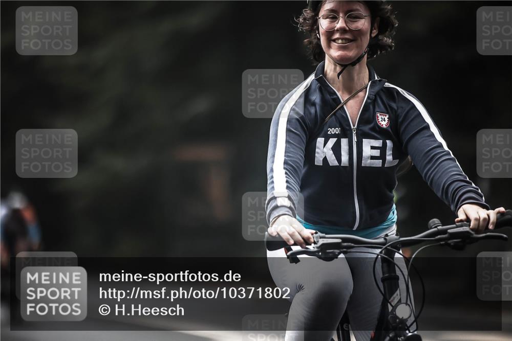 13.09.2026 - Stadtparktriathlon H.Heesch http://msf.ph/oto/10371802 13.09.2026 10:21:30 Radfahren 220, 239, 268, 294, 296, 303, 321, 326, 363, 401, 413 meine-sportfotos.de