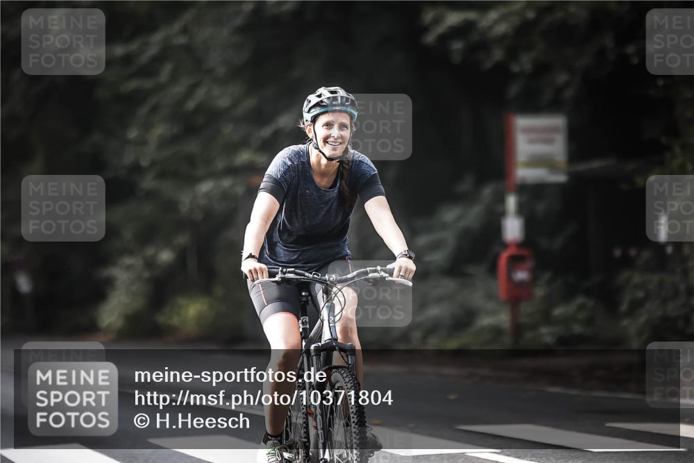 13.09.2026 - Stadtparktriathlon H.Heesch http://msf.ph/oto/10371804 13.09.2026 10:51:29 Radfahren 275, 357, 556 meine-sportfotos.de