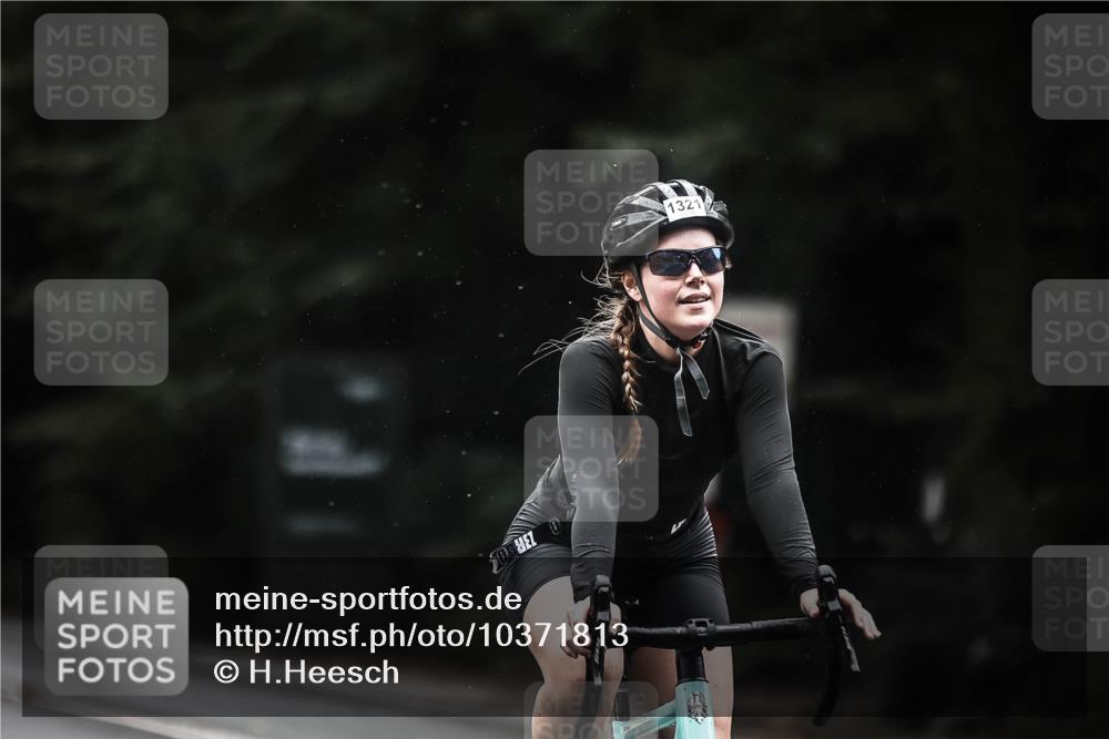 13.09.2026 - Stadtparktriathlon H.Heesch http://msf.ph/oto/10371813 13.09.2026 13:26:44 Radfahren 1321, 1329, 1374, 1380 meine-sportfotos.de