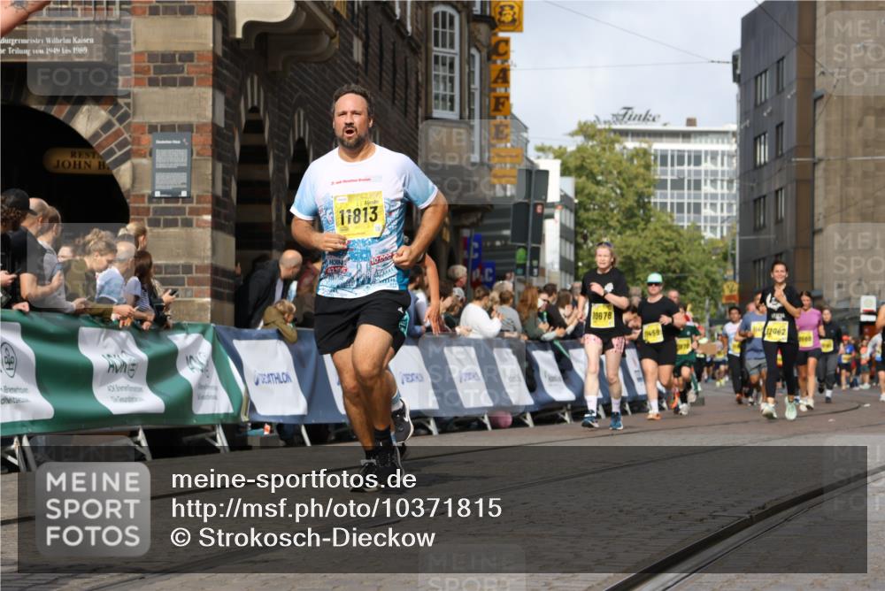 13.09.2026 - 21. swb-Marathon Bremen Strokosch-Dieckow http://msf.ph/oto/10371815 13.09.2026 11:01:26 Ziel 10093, 10428, 10639, 10753, 10892, 10964, 10965, 11049, 11116, 11260, 11306, 11428, 11540, 11681, 11682, 11728, 11751, 11816, 11850, 12085, 12116, 12241, 12245, 12283, 12390, 12391, 12428, 10181, 10251, 10332, 10497, 10560, 11075, 11150, 11305, 11324, 11467, 11550, 11551, 11666, 11788, 11798, 11985, 11986, 12047 meine-sportfotos.de