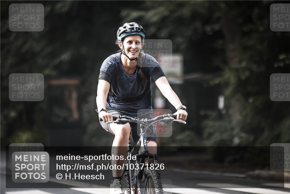 13.09.2026 - Stadtparktriathlon H.Heesch http://msf.ph/oto/10371826 13.09.2026 10:51:29 Radfahren 275, 357, 556 meine-sportfotos.de