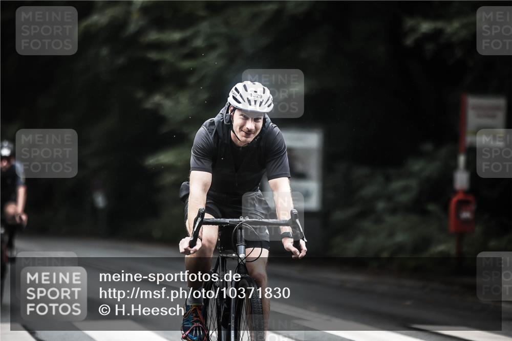 13.09.2026 - Stadtparktriathlon H.Heesch http://msf.ph/oto/10371830 13.09.2026 13:26:47 Radfahren 1321, 1329, 1374, 1380, 1438 meine-sportfotos.de