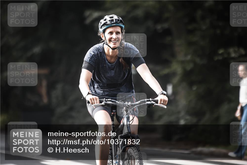 13.09.2026 - Stadtparktriathlon H.Heesch http://msf.ph/oto/10371832 13.09.2026 10:51:29 Radfahren 275, 357, 556 meine-sportfotos.de