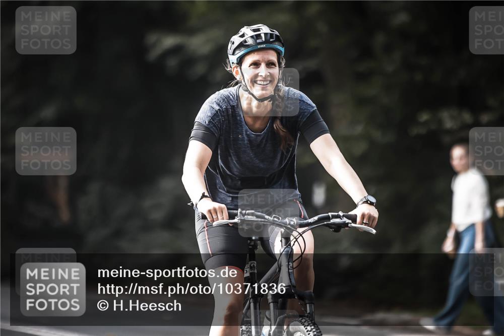13.09.2026 - Stadtparktriathlon H.Heesch http://msf.ph/oto/10371836 13.09.2026 10:51:29 Radfahren 275, 357, 556 meine-sportfotos.de