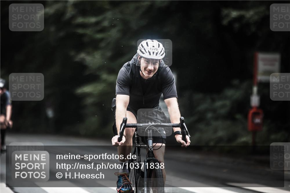 13.09.2026 - Stadtparktriathlon H.Heesch http://msf.ph/oto/10371838 13.09.2026 13:26:47 Radfahren 1321, 1329, 1374, 1380, 1438 meine-sportfotos.de