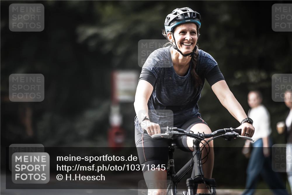 13.09.2026 - Stadtparktriathlon H.Heesch http://msf.ph/oto/10371845 13.09.2026 10:51:30 Radfahren 275, 357 meine-sportfotos.de