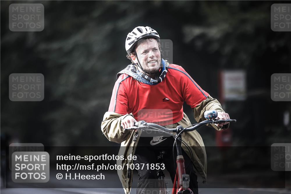 13.09.2026 - Stadtparktriathlon H.Heesch http://msf.ph/oto/10371853 13.09.2026 10:51:35 Radfahren 275, 357, 499, 563 meine-sportfotos.de