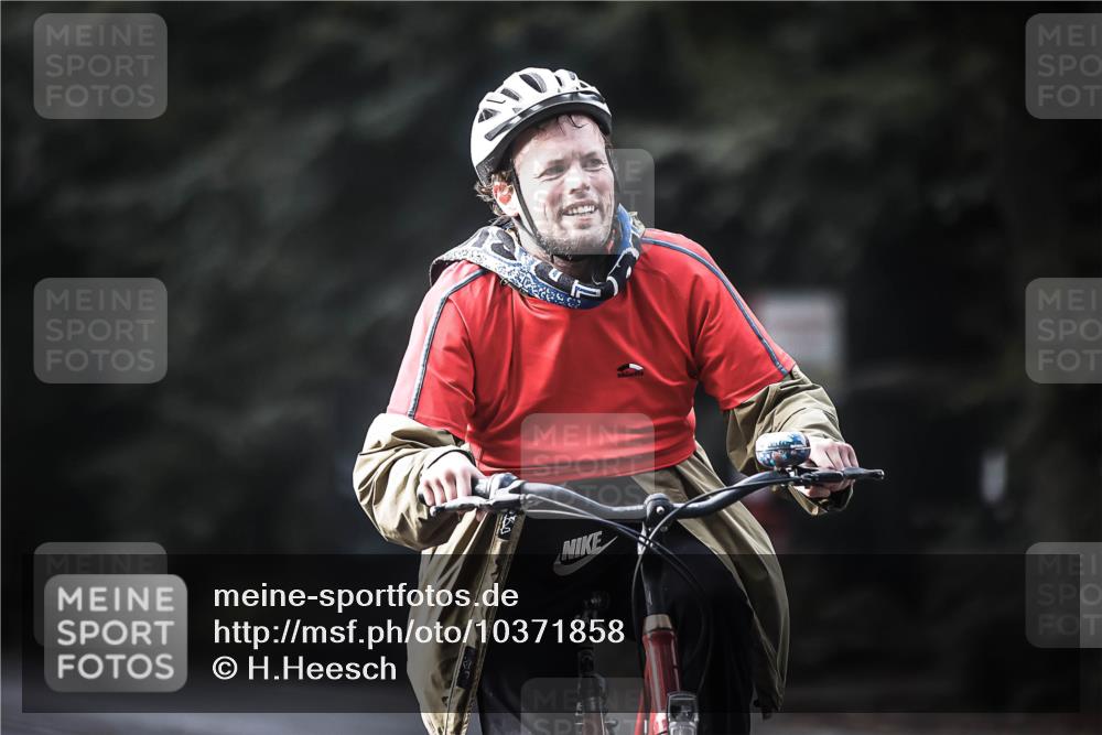 13.09.2026 - Stadtparktriathlon H.Heesch http://msf.ph/oto/10371858 13.09.2026 10:51:35 Radfahren 275, 357, 499, 563 meine-sportfotos.de