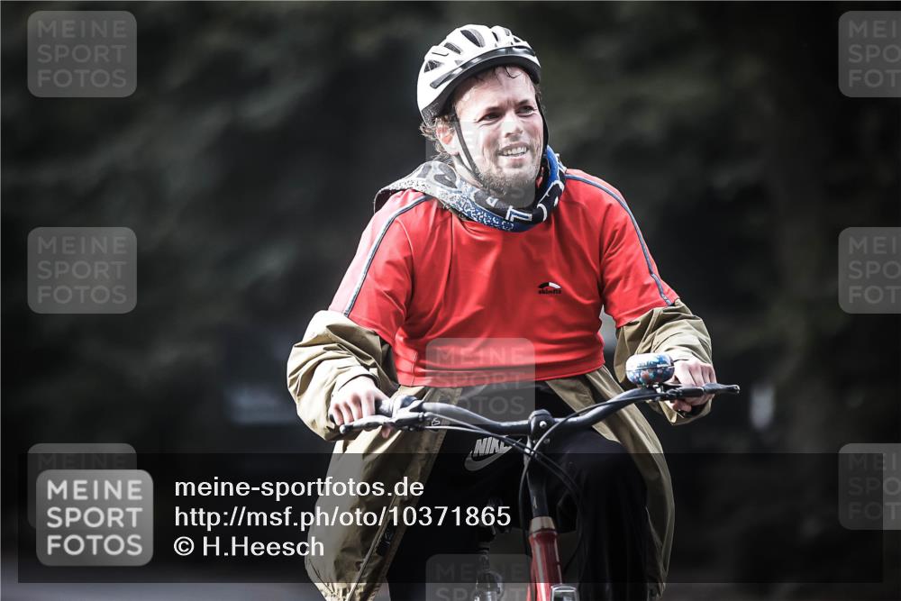 13.09.2026 - Stadtparktriathlon H.Heesch http://msf.ph/oto/10371865 13.09.2026 10:51:35 Radfahren 275, 357, 499, 563 meine-sportfotos.de