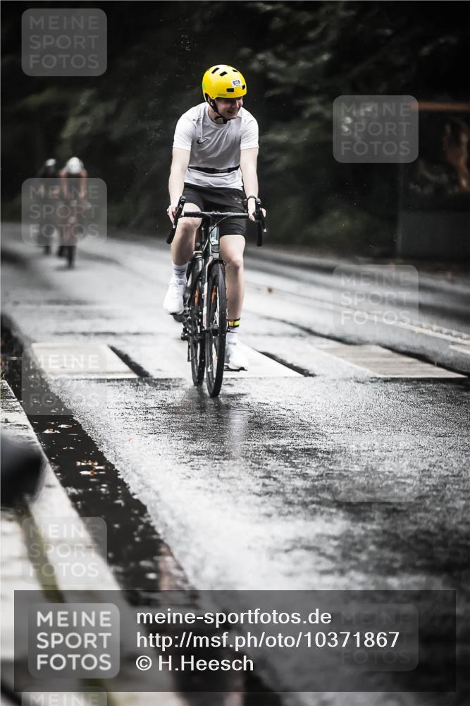 13.09.2026 - Stadtparktriathlon H.Heesch http://msf.ph/oto/10371867 13.09.2026 12:07:25 Radfahren 838, 917, 975, 978, 1031 meine-sportfotos.de