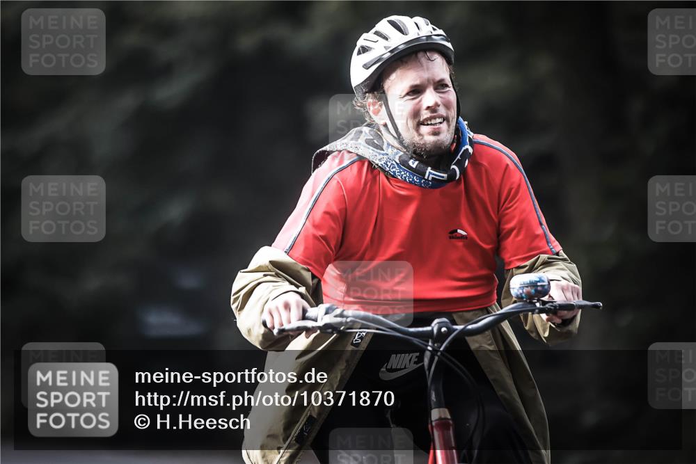13.09.2026 - Stadtparktriathlon H.Heesch http://msf.ph/oto/10371870 13.09.2026 10:51:36 Radfahren 275, 499, 563 meine-sportfotos.de