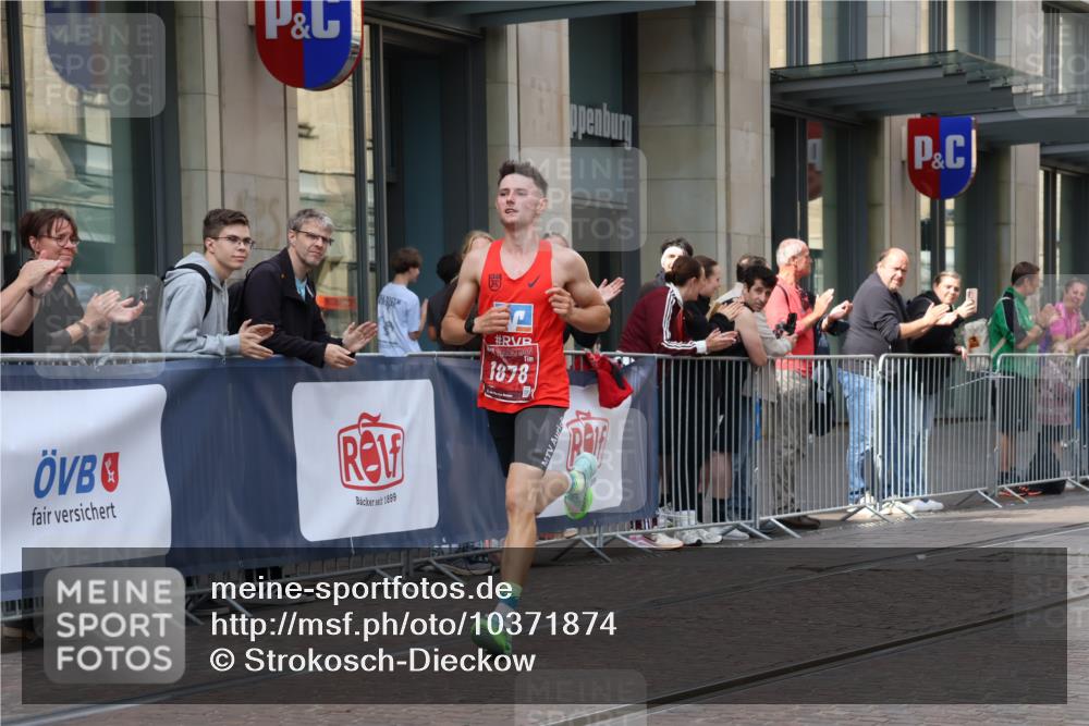 13.09.2026 - 21. swb-Marathon Bremen Strokosch-Dieckow http://msf.ph/oto/10371874 13.09.2026 12:08:53 Ziel 133, 1878 meine-sportfotos.de