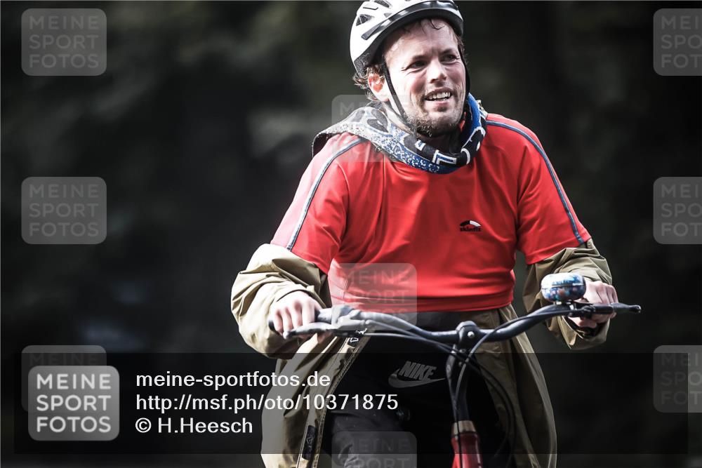 13.09.2026 - Stadtparktriathlon H.Heesch http://msf.ph/oto/10371875 13.09.2026 10:51:36 Radfahren 275, 499, 563 meine-sportfotos.de